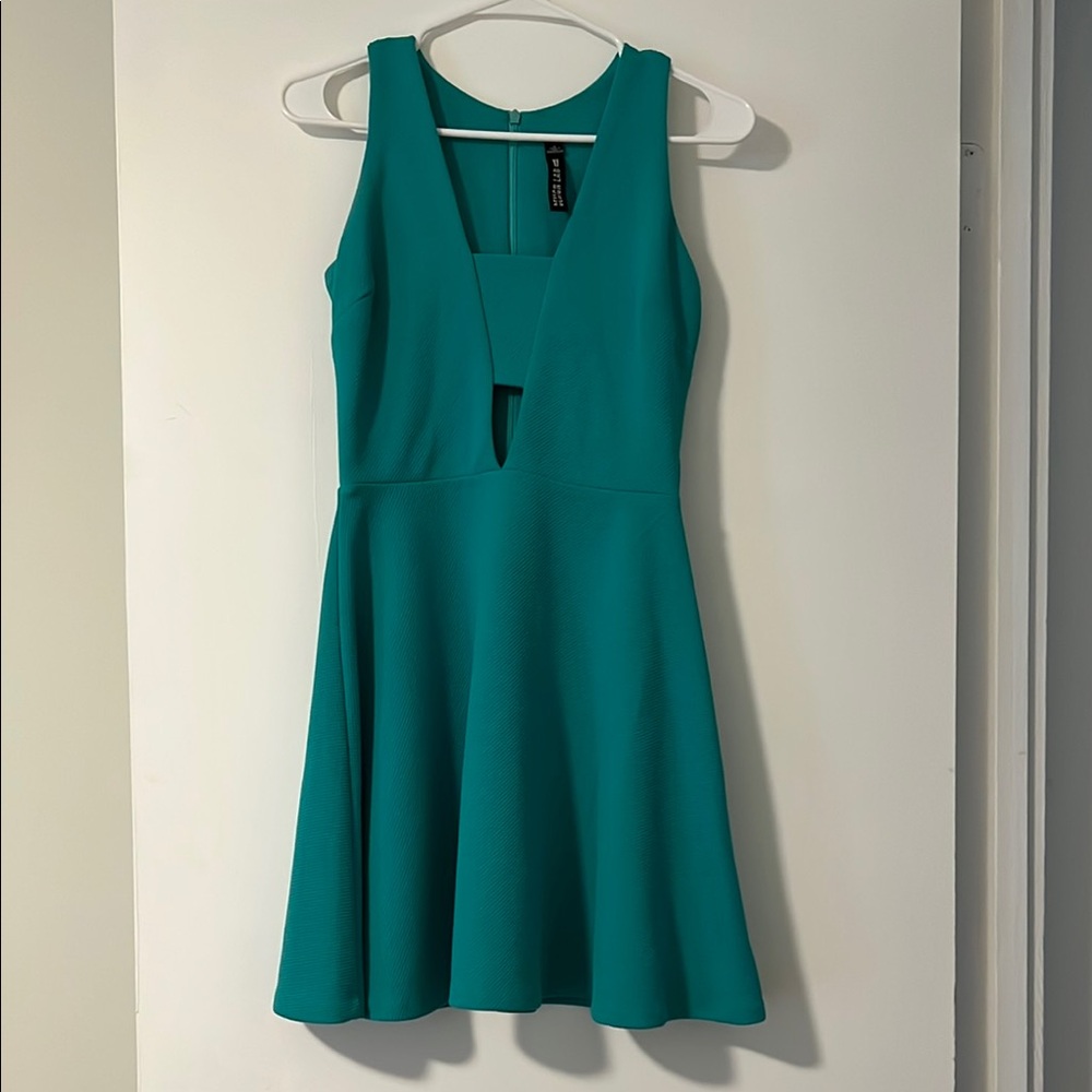 Design Lab Lord & Taylor Green Sleeveless V-neck Cocktail Dress